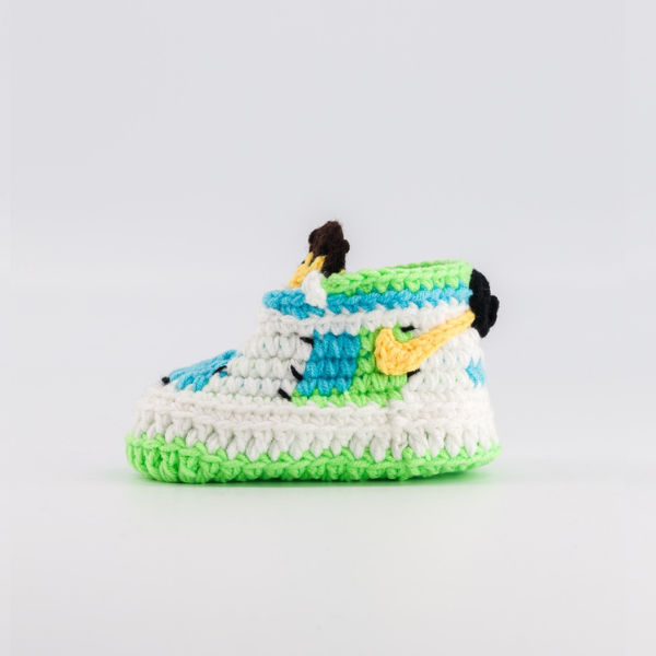 Handmade HOPPI crochet baby shoes
