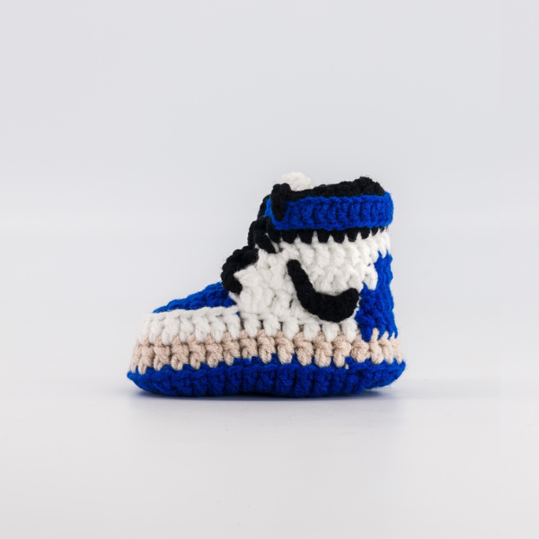 Swoosh Kicks