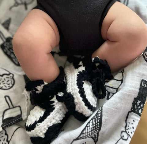 HOPPI crochet baby shoes worn by a baby