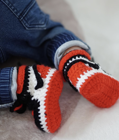 HOPPI crochet baby shoes worn by a baby