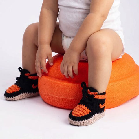 HOPPI crochet baby shoes worn by a baby